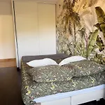 Апартаменты With 2 Bedrooms, Terrace, Pool & Parking Антиб