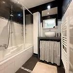 Апартаменты With 2 Bedrooms, Terrace, Pool & Parking Антиб