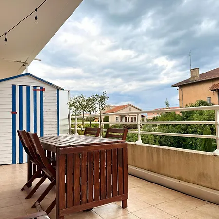 With 2 Bedrooms, Terrace, Pool & Parking Апартаменты