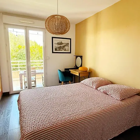 With 2 Bedrooms, Terrace, Pool & Parking Апартаменты Антиб