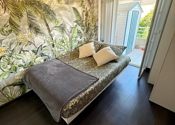 With 2 Bedrooms, Terrace, Pool & Parking 公寓 昂蒂布