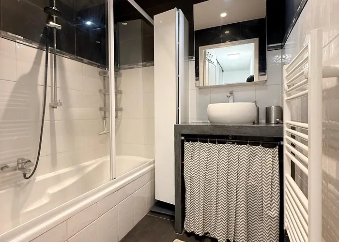 公寓 With 2 Bedrooms, Terrace, Pool & Parking 昂蒂布