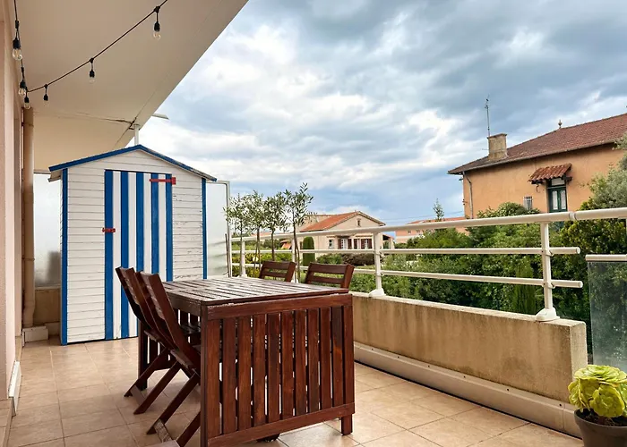 With 2 Bedrooms, Terrace, Pool & Parking Apartamento