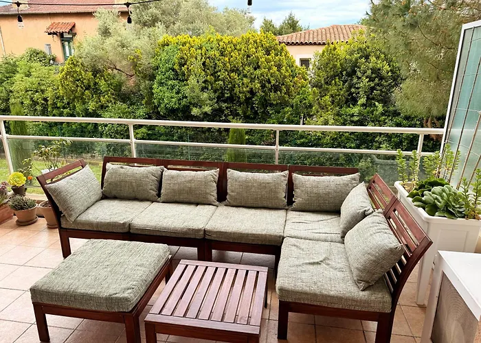 With 2 Bedrooms, Terrace, Pool & Parking Apartamento Antibes