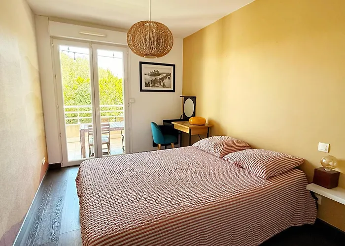 With 2 Bedrooms, Terrace, Pool & Parking 公寓 昂蒂布